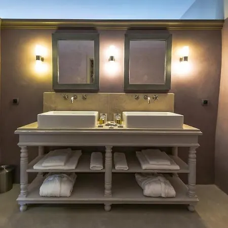 Отель La Bastide Du Clos Des Roses - Teritoria