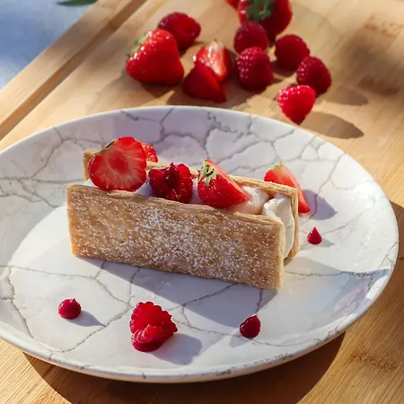 Отель La Bastide Du Clos Des Roses - Teritoria