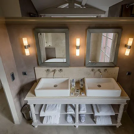 Отель La Bastide Du Clos Des Roses - Teritoria 4*