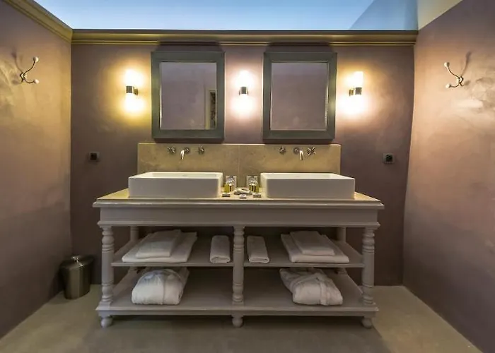 Hotel La Bastide Du Clos Des Roses - Teritoria