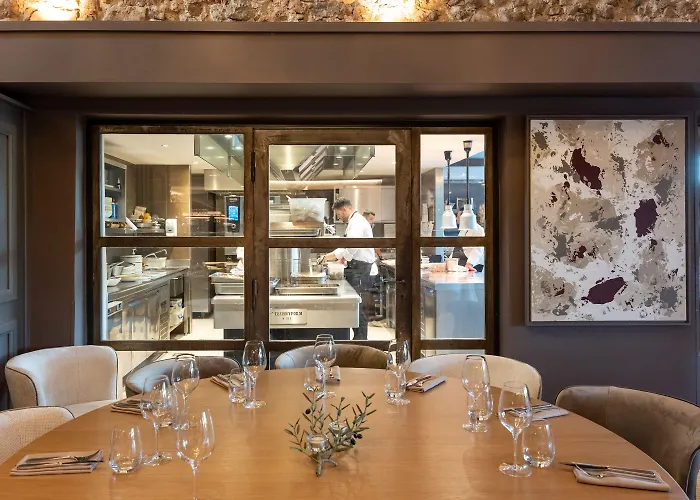 Hotel La Bastide Du Clos Des Roses - Teritoria 4*