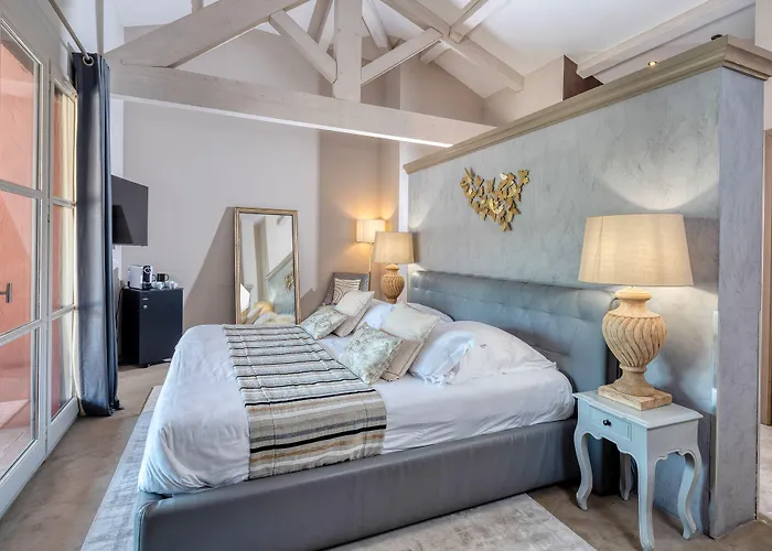 Hotel La Bastide Du Clos Des Roses - Teritoria 4*