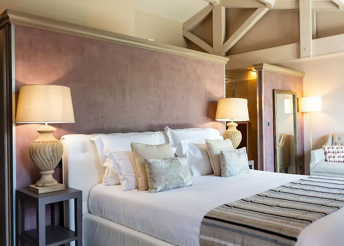 Hotel La Bastide Du Clos Des Roses - Teritoria